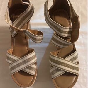 Tommy Hilfiger Espadrille Wedge Sandals White/Gold Stretchy Sz 9 1/2